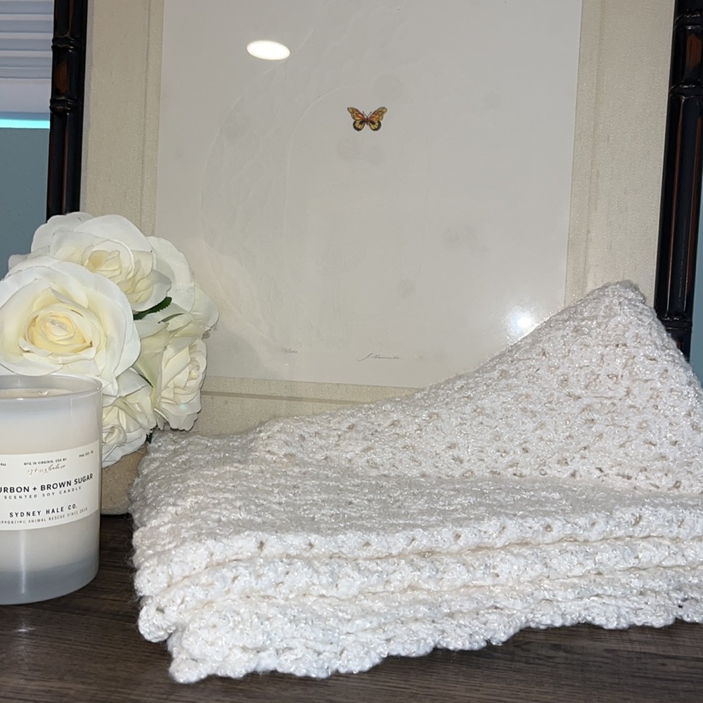 Handmade Super Soft White Knit Baby Blanket 31" x 40" Excellent Condition